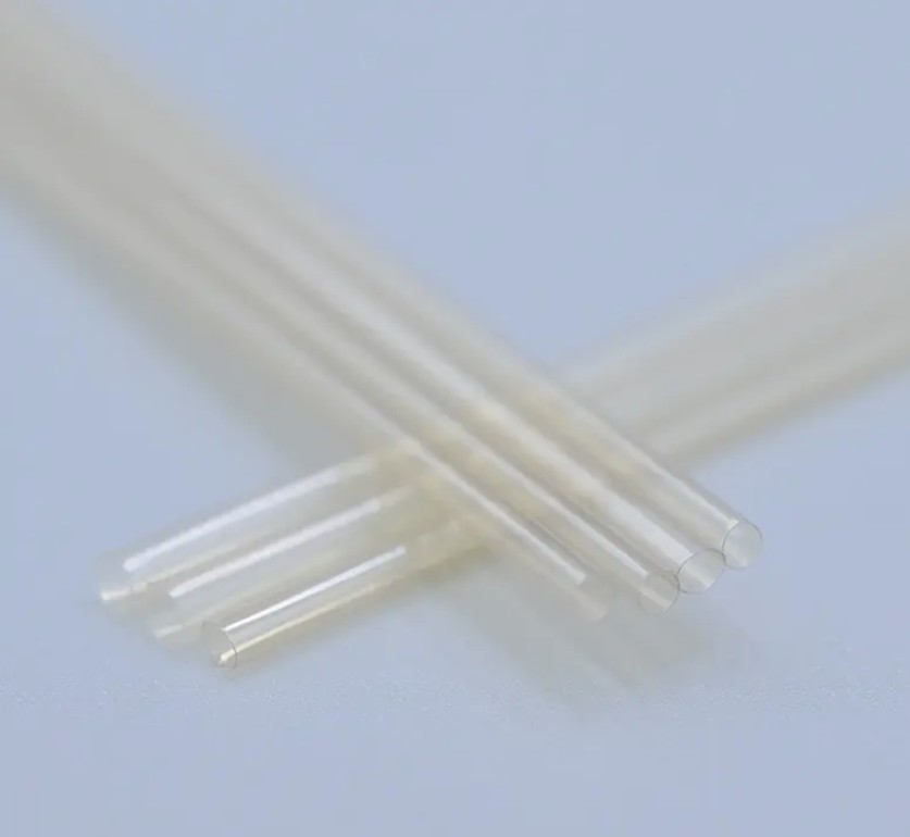 PI Tubing和PI Braided Sheath产品展示,精密管材特写,白色背景,专业医疗材料