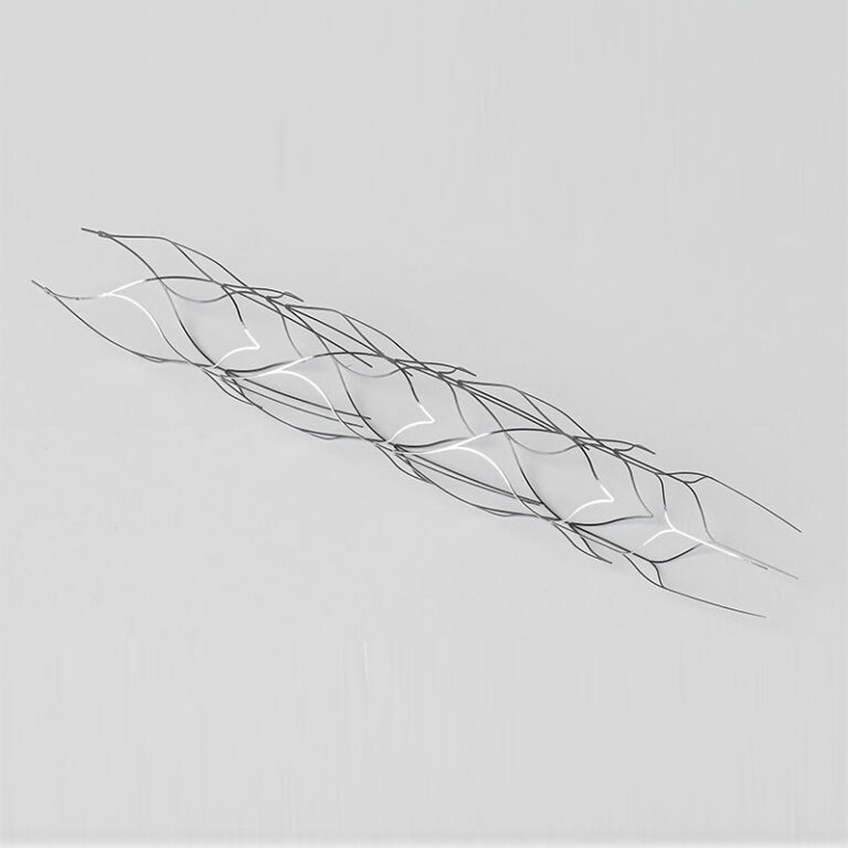 PI Tubing和PI Braided Sheath产品展示,精密管材特写,白色背景,专业医疗材料